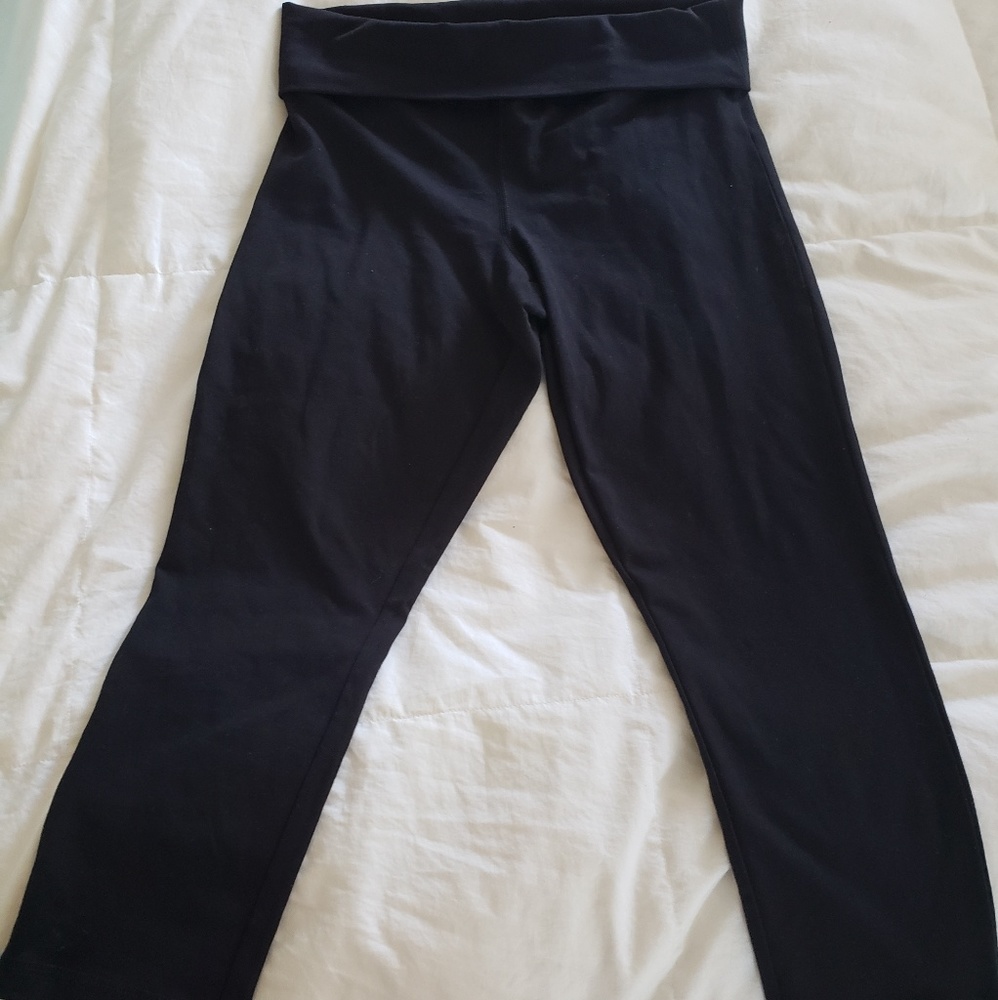 ***SOLD***Forever 21 Black crop leggins